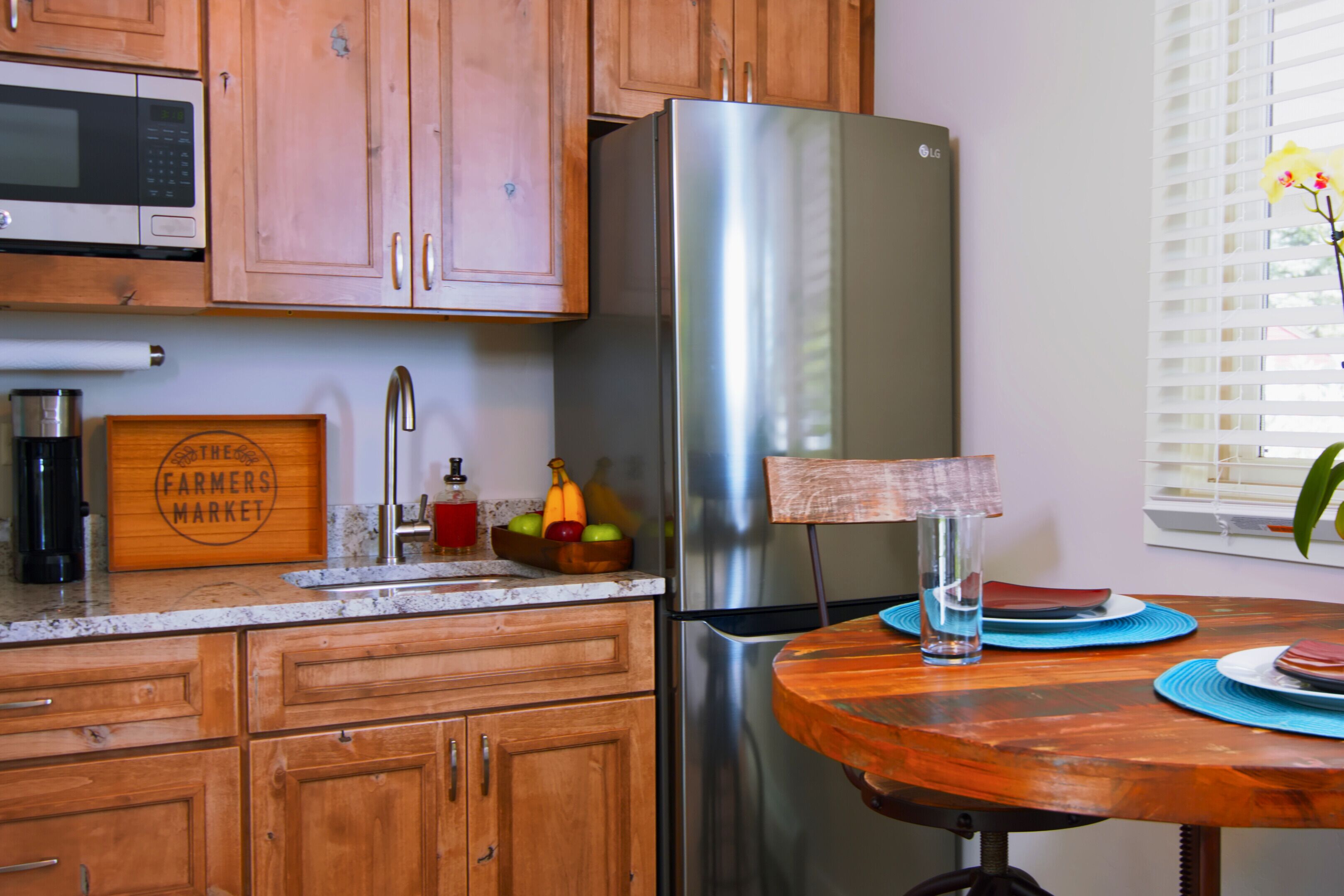 Fridge, microwave, coffee/tea maker, toaster