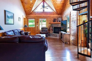 Cabin, Multiple Beds, Golf View (839A Golf View Cabins Rockin' Robin) | Living room