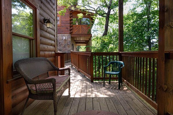 Cabin, Multiple Beds, Golf View (839A Golf View Cabins Rockin' Robin) | Balcony - 839a Golf View Cabins Rockin' Robin (Pigeon Forge)