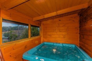 Stuga - flera sängar - utsikt mot golfbanan (839A Golf View Cabins Rockin' Robin) | Spa | Bastu och bubbelpool