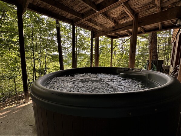 Outdoor spa tub