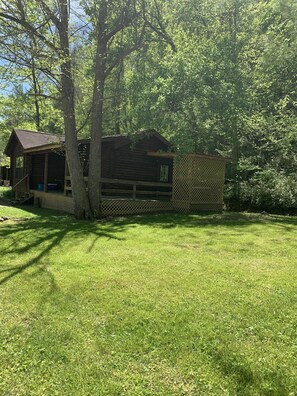 Exterior - Cabin close to Natural Bridge State Park with Jhot tub and internet (Slade)