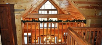 Spacious cabin with Hot Tub and wood burning fireplace and wi-fi
