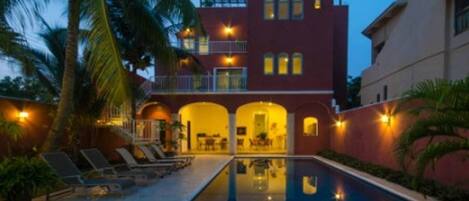 المنشأة من الخارج