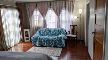 4 bedrooms, WiFi, bed sheets