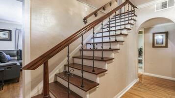 House, 4 Bedrooms | Bahagian dalam