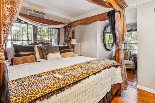 House, 4 Bedrooms | 4 bedrooms, iron/ironing board, free WiFi, bed sheets
