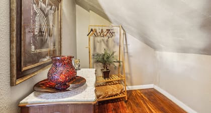 The Old Downtown Historic Grand Prairie House 4 Bedroom Home by RedAwning