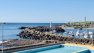 Una spiaggia nelle vicinanze