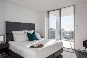 高档床上用品、客房内保险箱、特色装修、特色家居