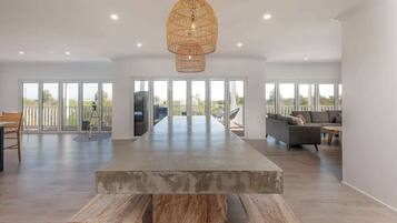 Deluxe-Haus, 6 Schlafzimmer | Wohnbereich | Flachbildfernseher, Kamin