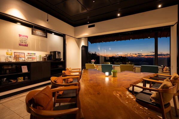 Lobby lounge