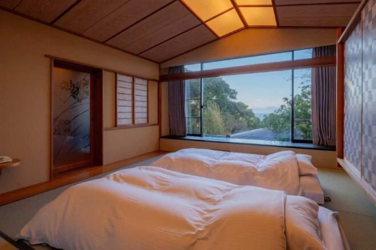 In-room safe, free WiFi, bed sheets