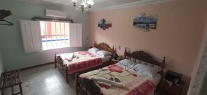 Chambre | 2 chambres, coffres-forts dans les chambres, Wi-Fi, draps fournis