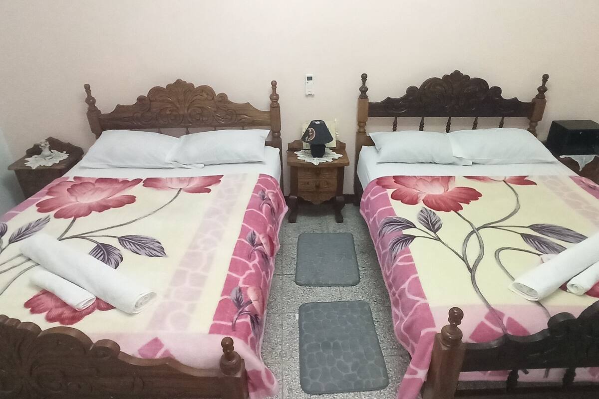 Chambre | 2 chambres, coffres-forts dans les chambres, Wi-Fi, draps fournis