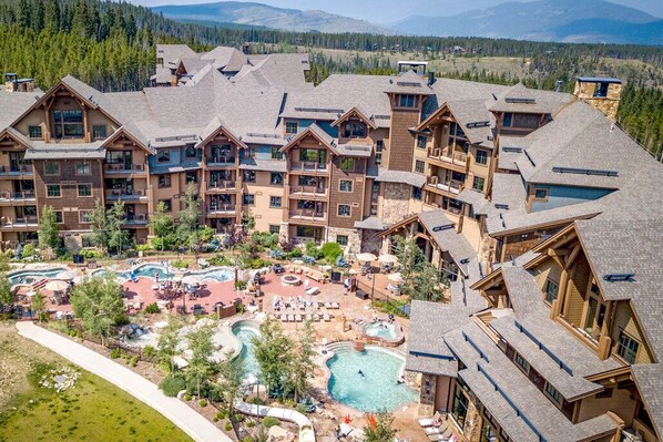 Exterior - Grand Lodge on Peak 7. Amazing way to enjoy beautiful Breckenridge! (Breckenridge)