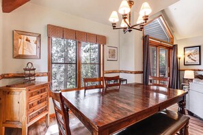 Dining - Walk to Shuttle, Lift & Main St! Breck Ski Base (Breckenridge)