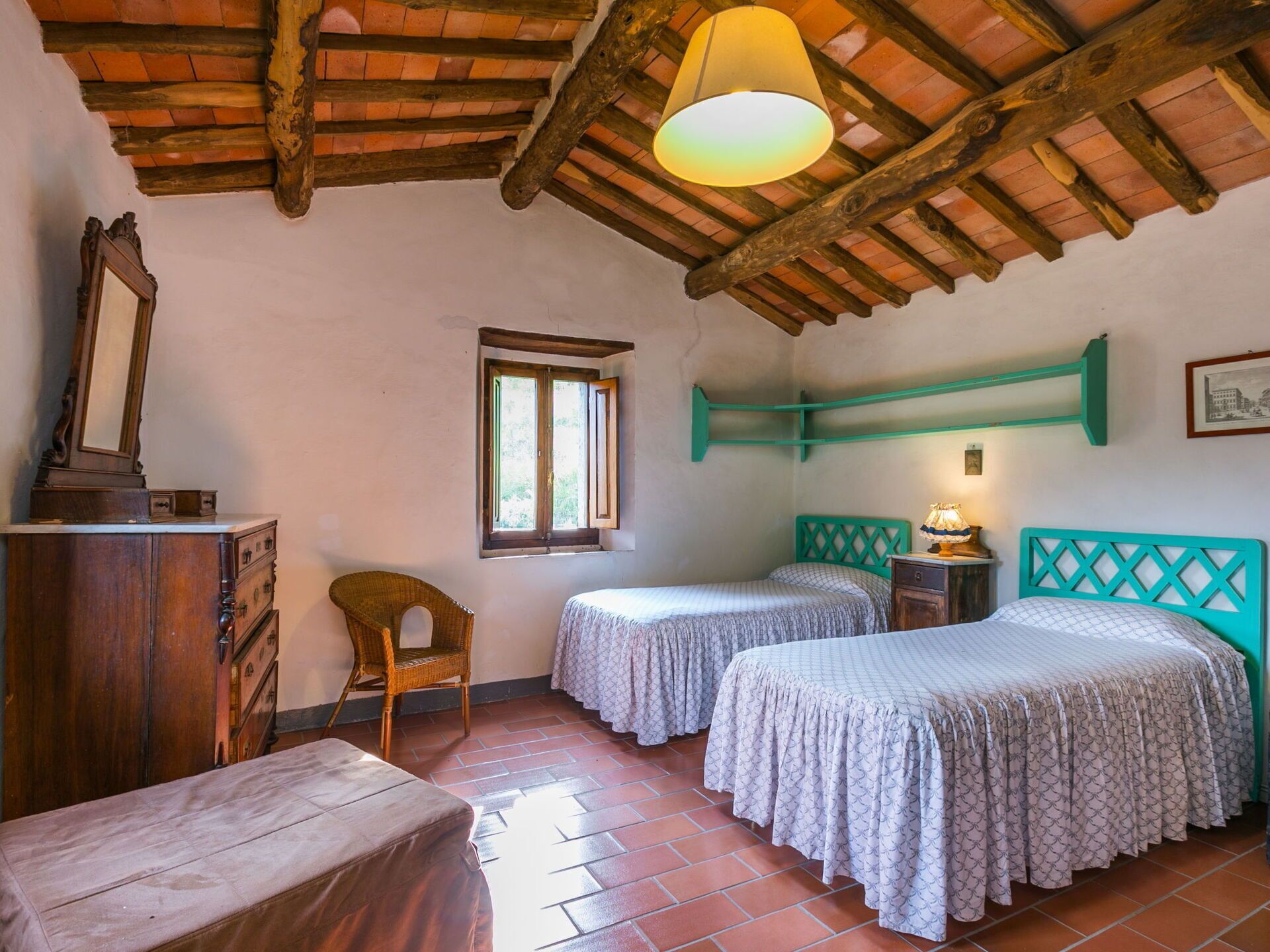 2 bedrooms, travel cot, free WiFi