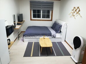Studio (202)