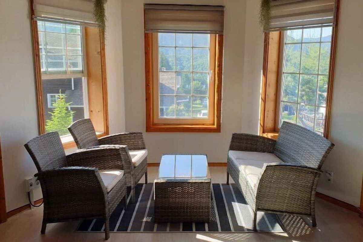 Family Room (201) | Free WiFi
