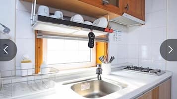 Family Room (201) | Private kitchen