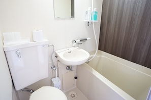 A compact bathroom with a toilet, sink, and bathtub. - Hostel 758 Nagoya 4P (Nagoya)