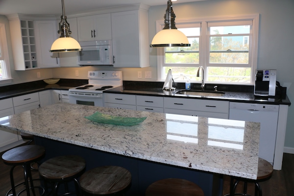 The perfect kitchen island which seats 6!