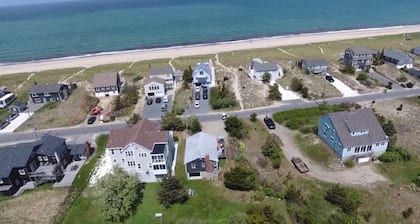 Come to the Cape! Get away for the weekend! Private, peaceful beach!