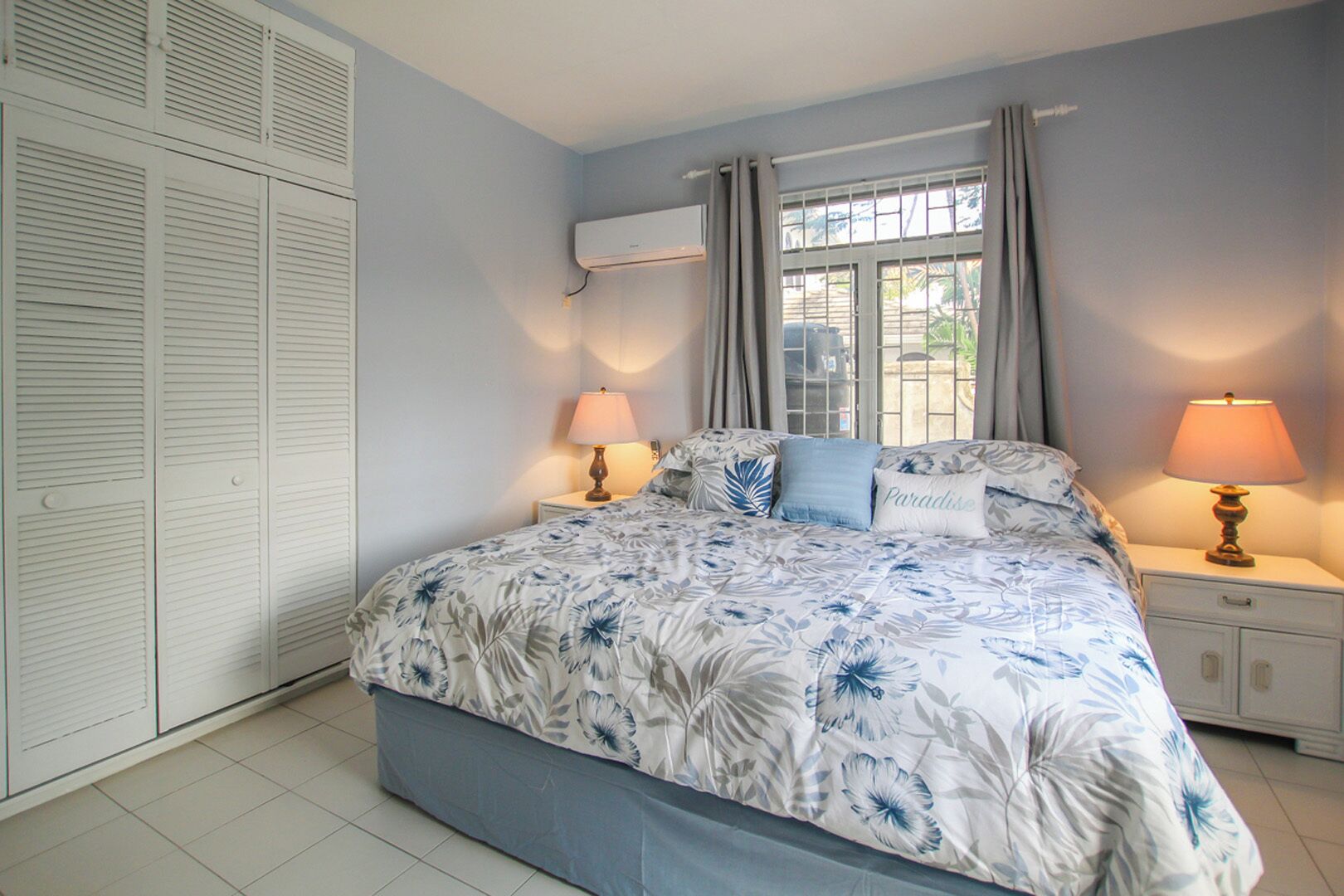 4 bedrooms, iron/ironing board, WiFi (free), bed sheets