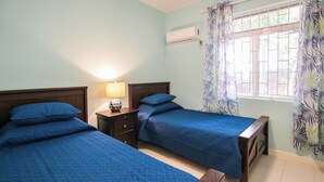 4 slaapkamers, een strijkplank/strijkijzer, gratis wifi, beddengoed