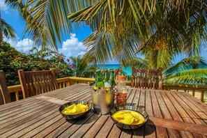 Outdoor dining - Amazing Beachfront Paradise - Chateau Monique (Lower Carlton)