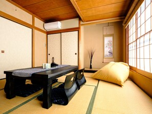 3LDK | Individually decorated, individually furnished, laptop workspace - Home n Lounge (Tokyo)