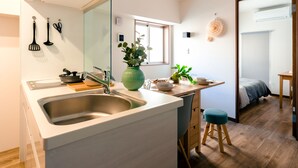舒适公寓 (2BR) | 私人厨房 | 冰箱、微波炉、炉灶、电热水壶