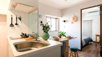 2BR | Private kitchen | Fridge, microwave, stovetop, electric kettle