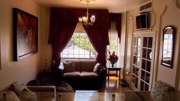 Smart TV, DVD player, books