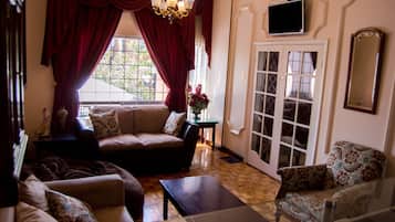 Smart TV, DVD player, books