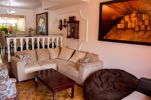 Smart-TV, DVD-Player, Bücher