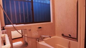 House | Bathroom | Combined shower/tub, towels, soap, shampoo