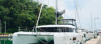 S/Y P&B: 2017 Lagoon 42 in owner's version (3-cabin layout).