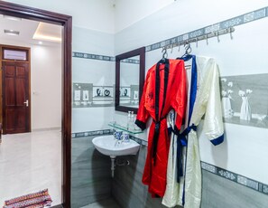 Sèche-cheveux, serviettes fournies