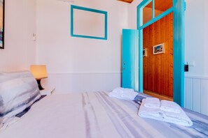 2 bedrooms, in-room safe, iron/ironing board, free WiFi