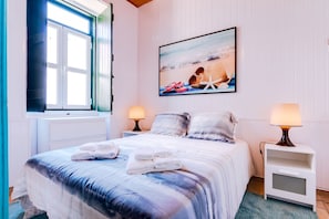 2 bedrooms, in-room safe, iron/ironing board, free WiFi