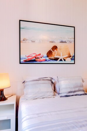 2 bedrooms, in-room safe, iron/ironing board, free WiFi