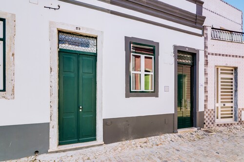 TREM HOUSE - LOCATED IN OLD CITY - FARO
