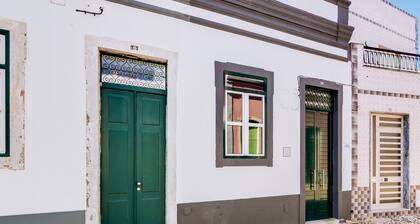 TREM HOUSE - LOCATED IN OLD CITY - FARO
