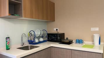 Fridge, microwave, electric kettle, cookware/dishes/utensils