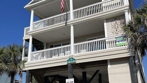 Exterior - Come On In (Downstairs) - Second Row in Garden City Beach (Garden City Beach)