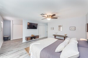 3 bedrooms, iron/ironing board, WiFi, bed sheets