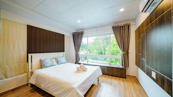 Family Bungalow, 2 Queen Beds | Premium bedding, memory foam beds, minibar, soundproofing