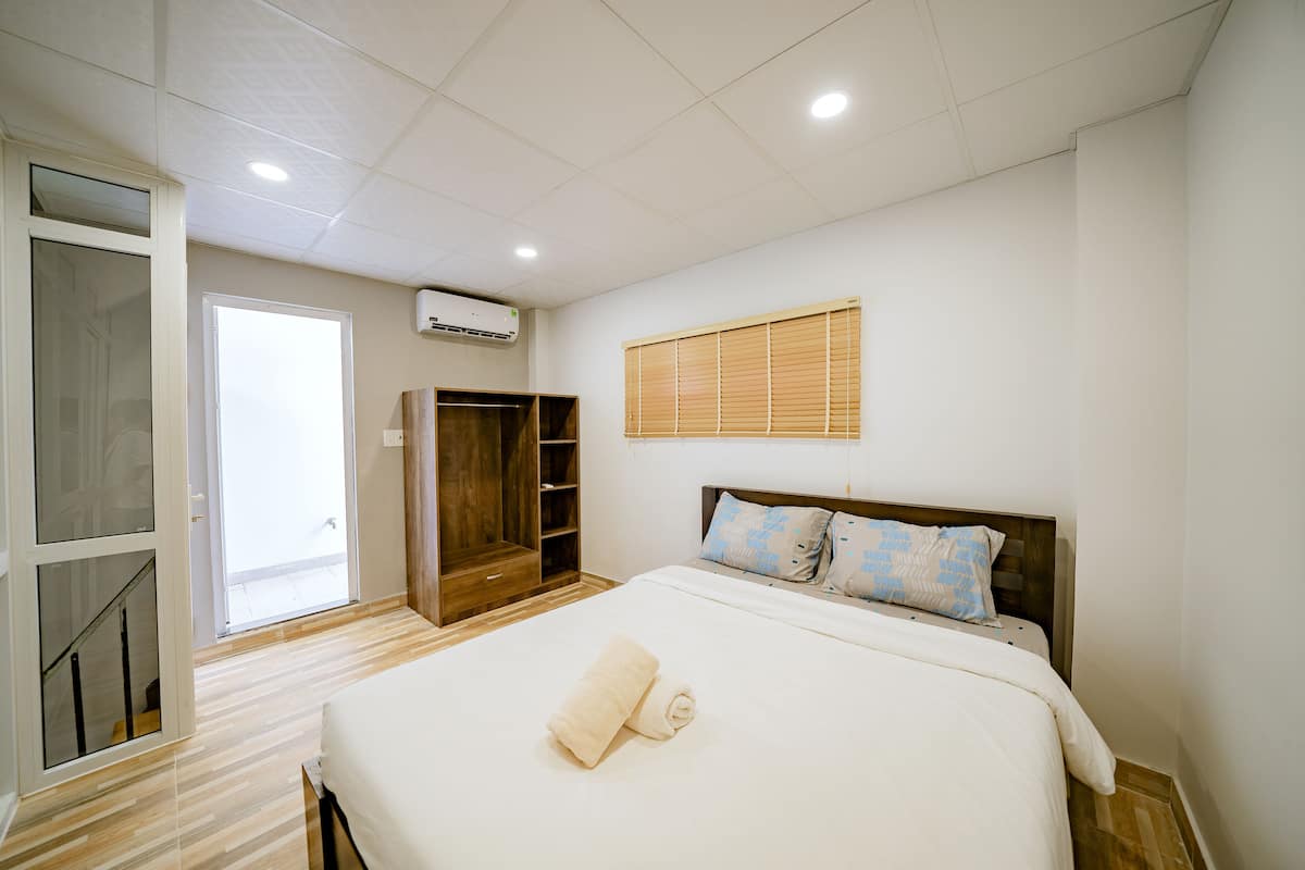 1 bedroom, premium bedding, memory-foam beds, minibar
